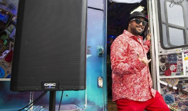 Hangsugárzók késleltetése