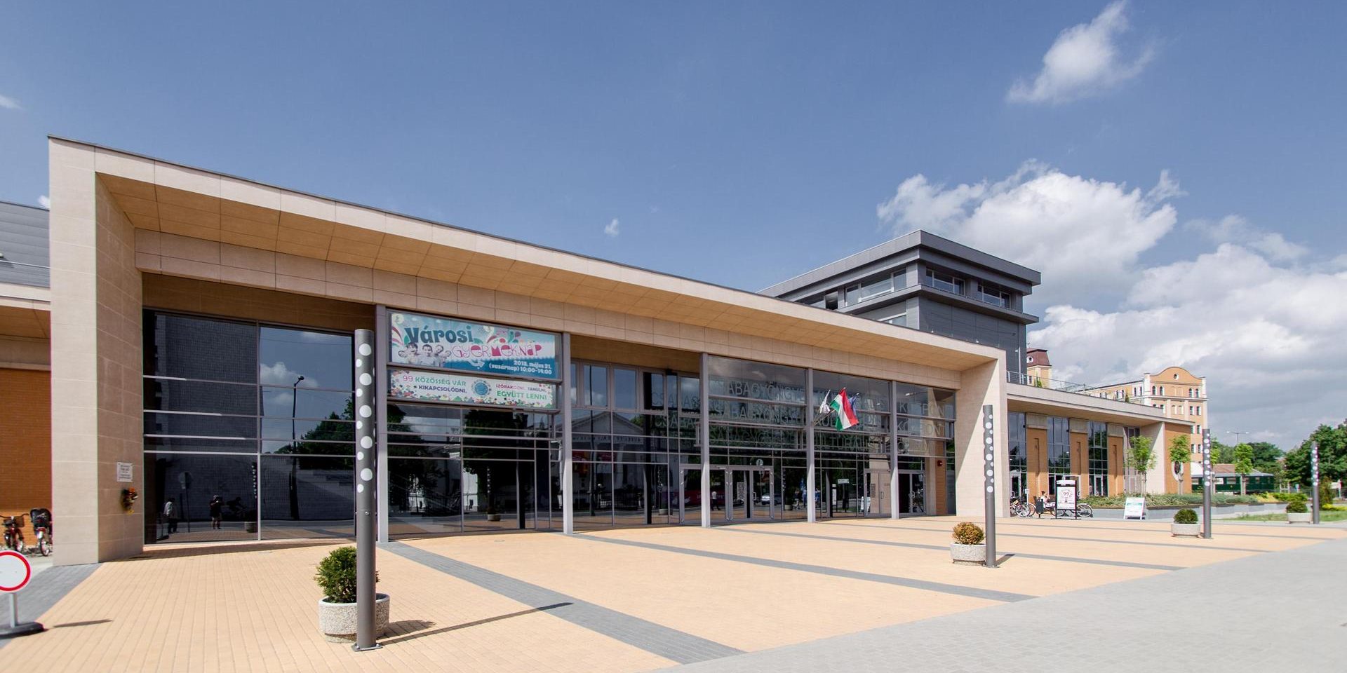 A Csabagyöngye Kulturális Központ főbejárata