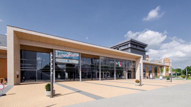 A Csabagyöngye Kulturális Központ főbejárata