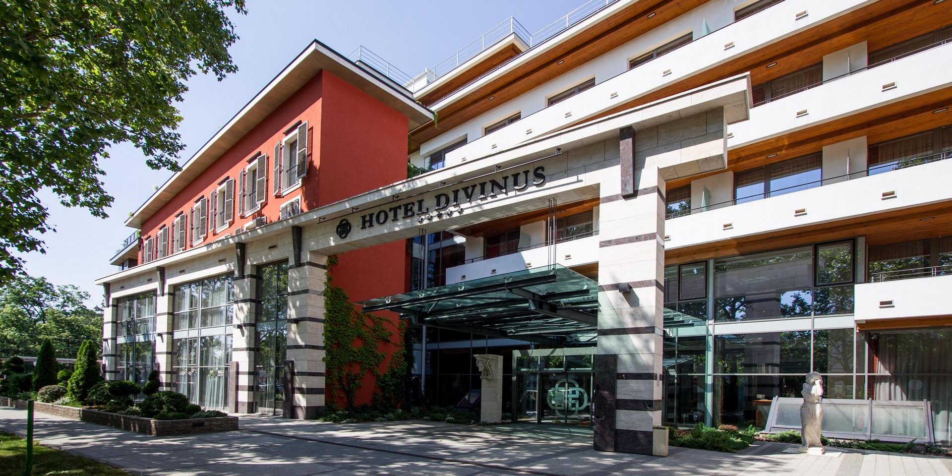 A Hotel Divinus épülete